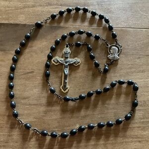 Pre-owned Vintage Rosary Sacred Heart of Jesus black beads Catholic Crucifix